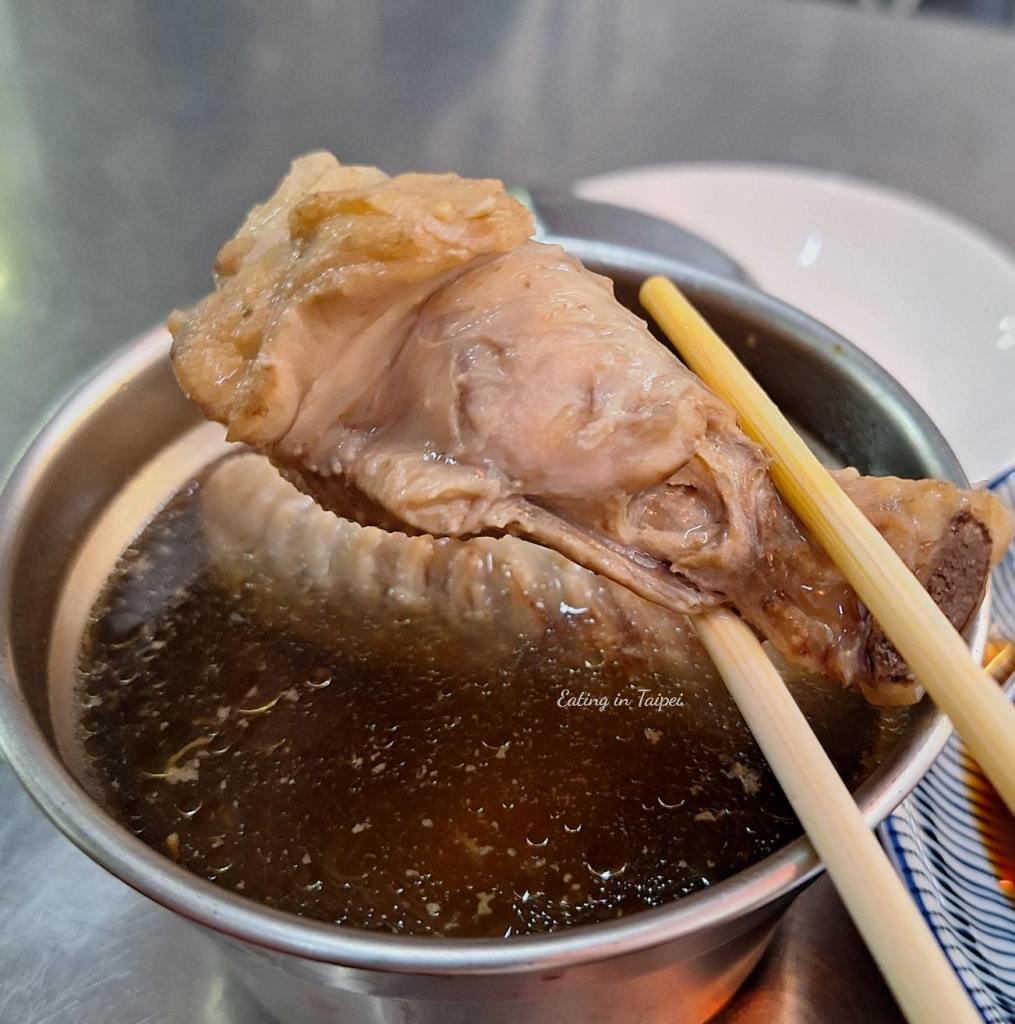 Shilin night market Sticky Rice Sausage ginseng chicken soup 2